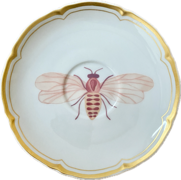 Libelle op schotel met gouden randen