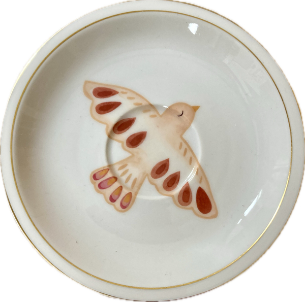 Vogel op schotel met gouden randjes