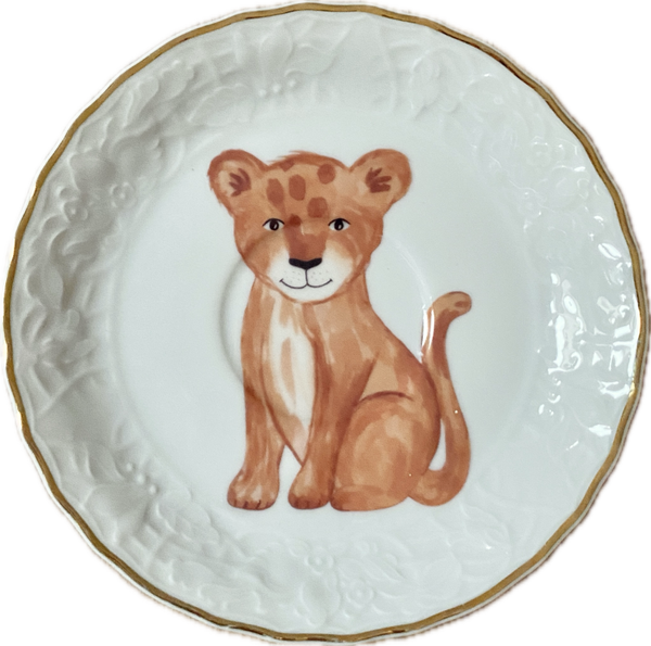 Welpje op schotel met gouden rand