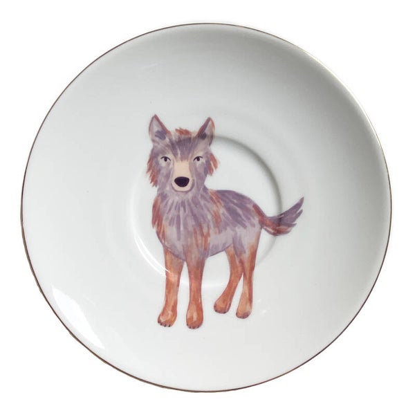 Wolf op schotel met gouden rand
