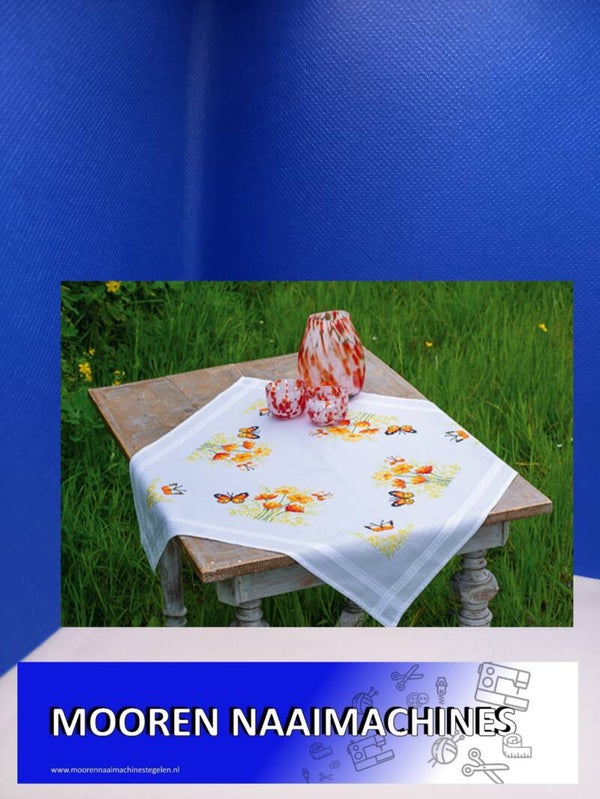 Verachtert Borduurpakket Kruissteek Tafellaken Oranje bloemen en vlinders 80x80cm