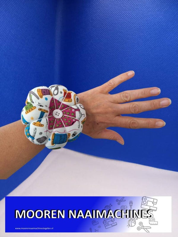 Arm Speldenkussen bloem