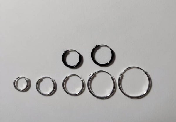 Argollas en plata y negro para oreja y nariz