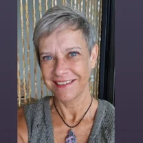 Désirée eigenaresse van Dees Sea Atlier voor creatieve workshops en crystal reiki