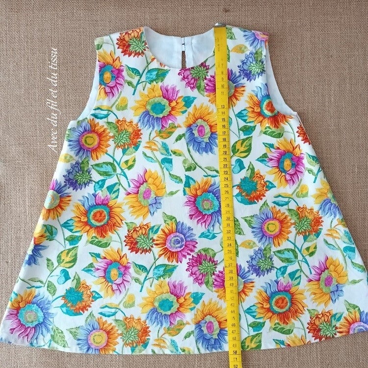 Robe enfant motifs dahlias boutonnee dos