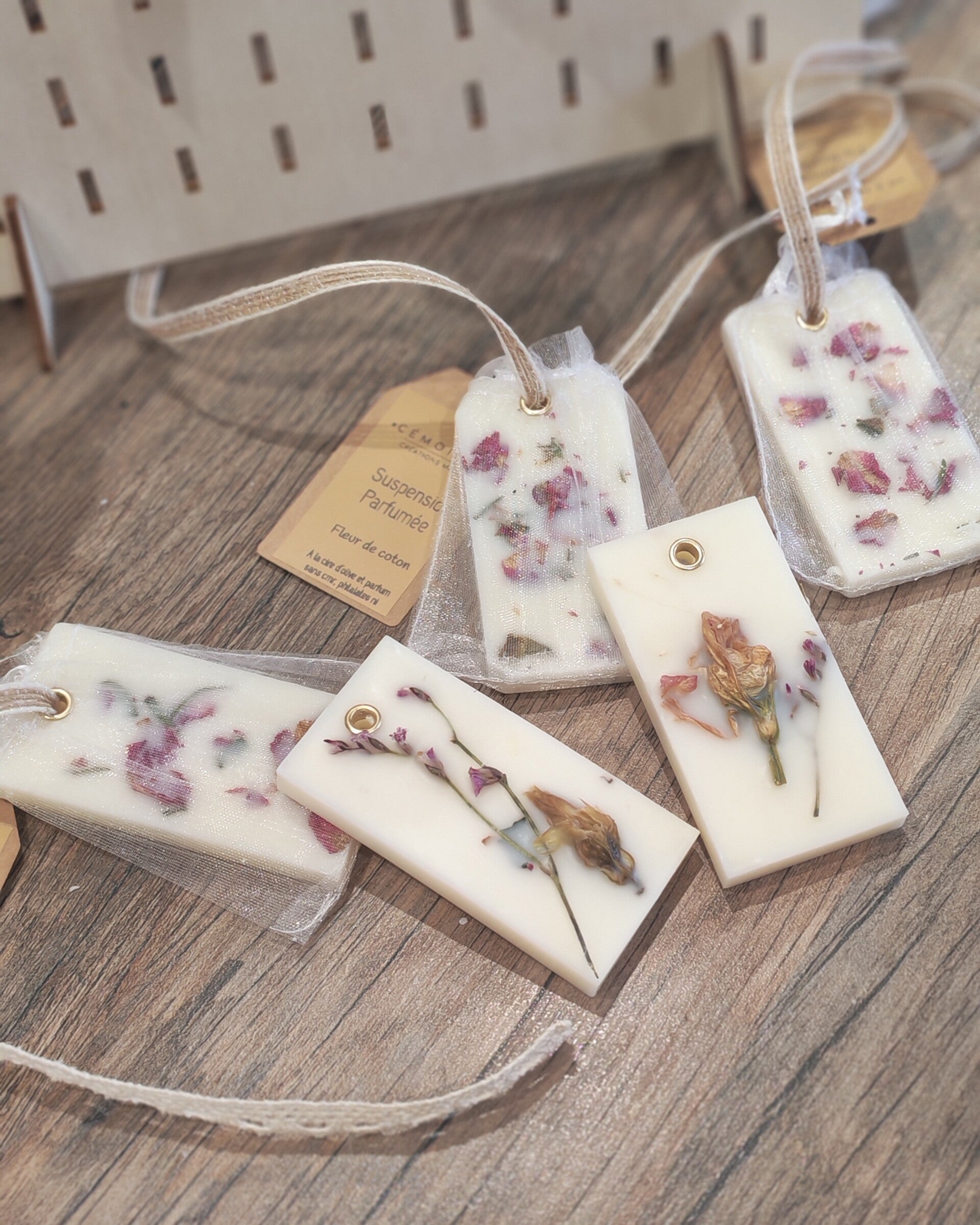 Suspension en cire d'olive