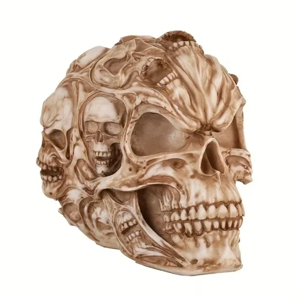 Gothic Schedel van Gestapelde Schedels (Resin - 17cm)