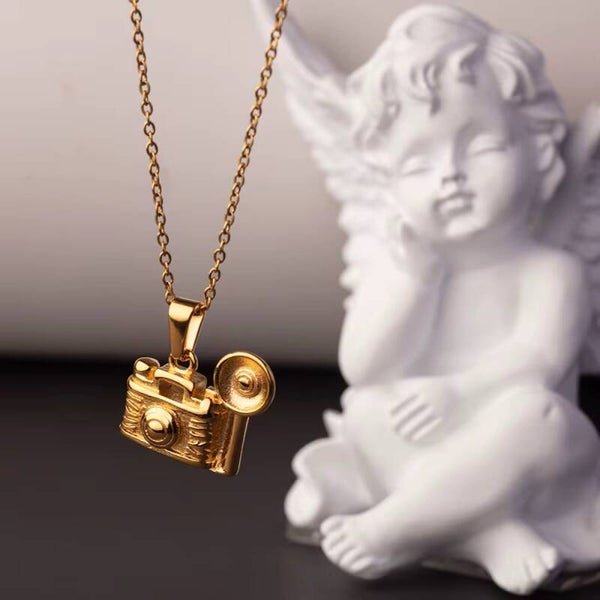 Camera necklace