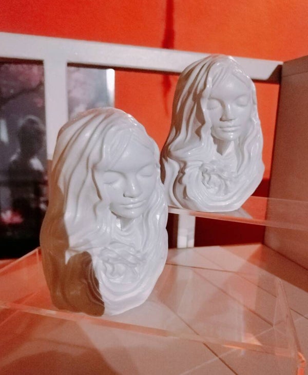 Frauen Skulptur
