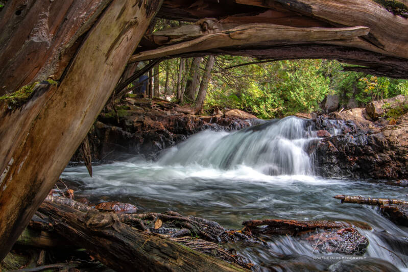 low-log-framed-waterfall-standard-dqty8d.jpg