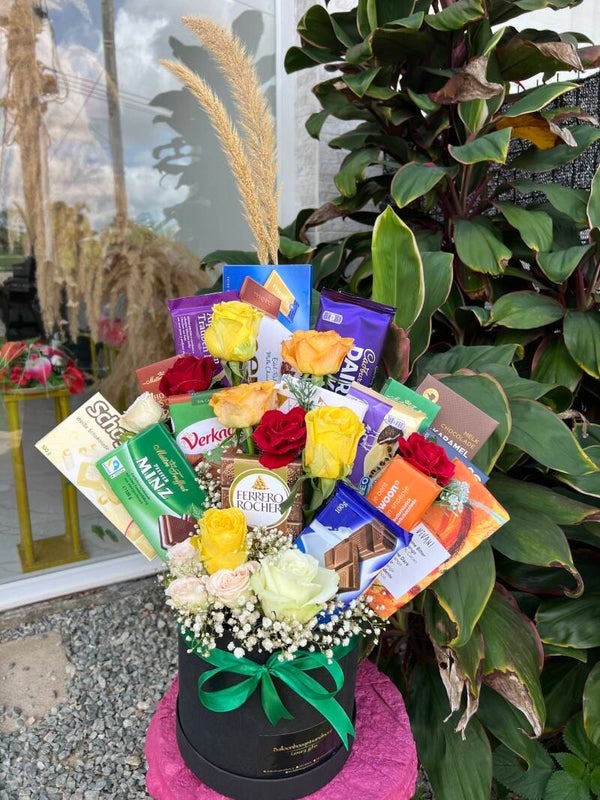 Extra ordinary Chocolate and roses box