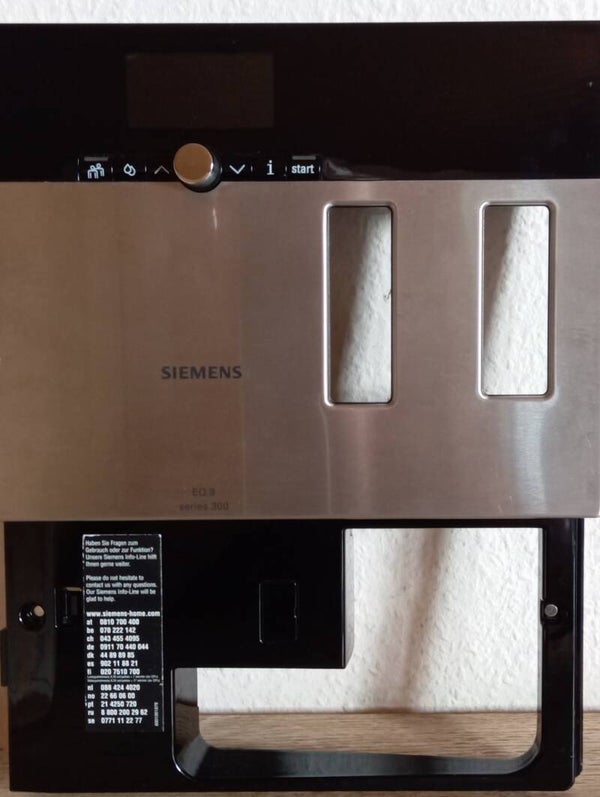 Front Siemens EQ 8 Series 300 Kaffeevollautomat