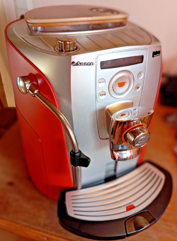 Refurbed Saeco Talea Ring Plus Kaffeevollautomat - Überarbeitet und in stilvollem Rot