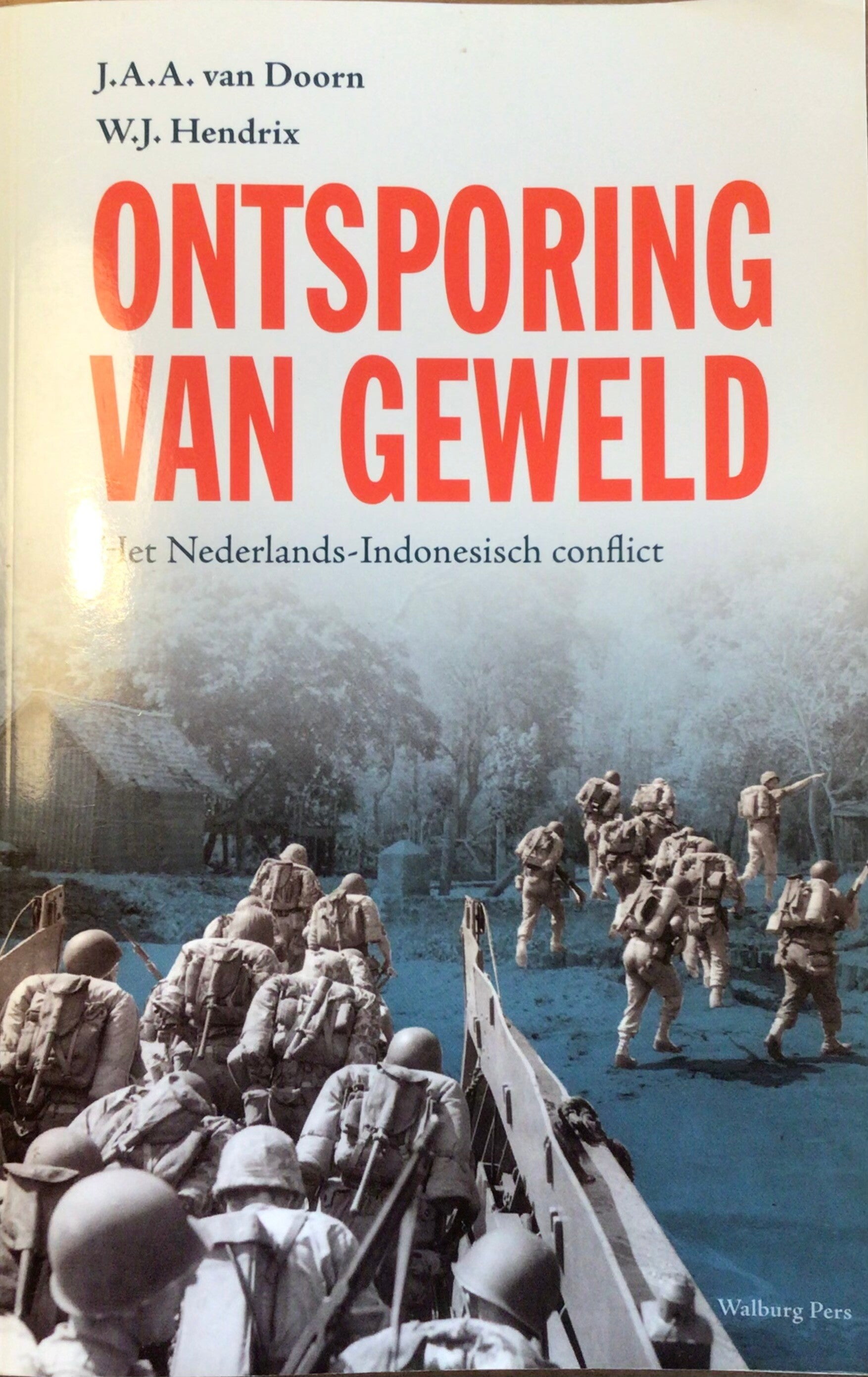 Ontsporing van geweld - Het Nederlands-Indonesische conflict - J.A.A. van Doorn en W.J. Hendrix