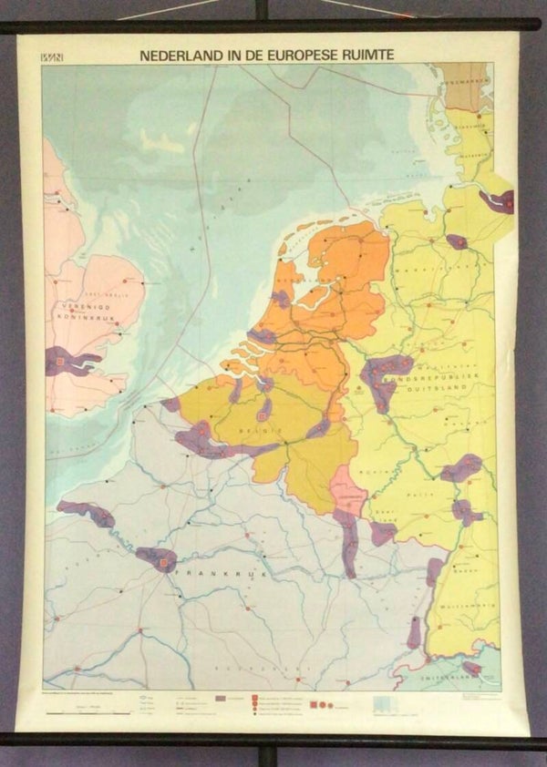 Oude Schoolkaart Nederland in de Europeese Ruimte