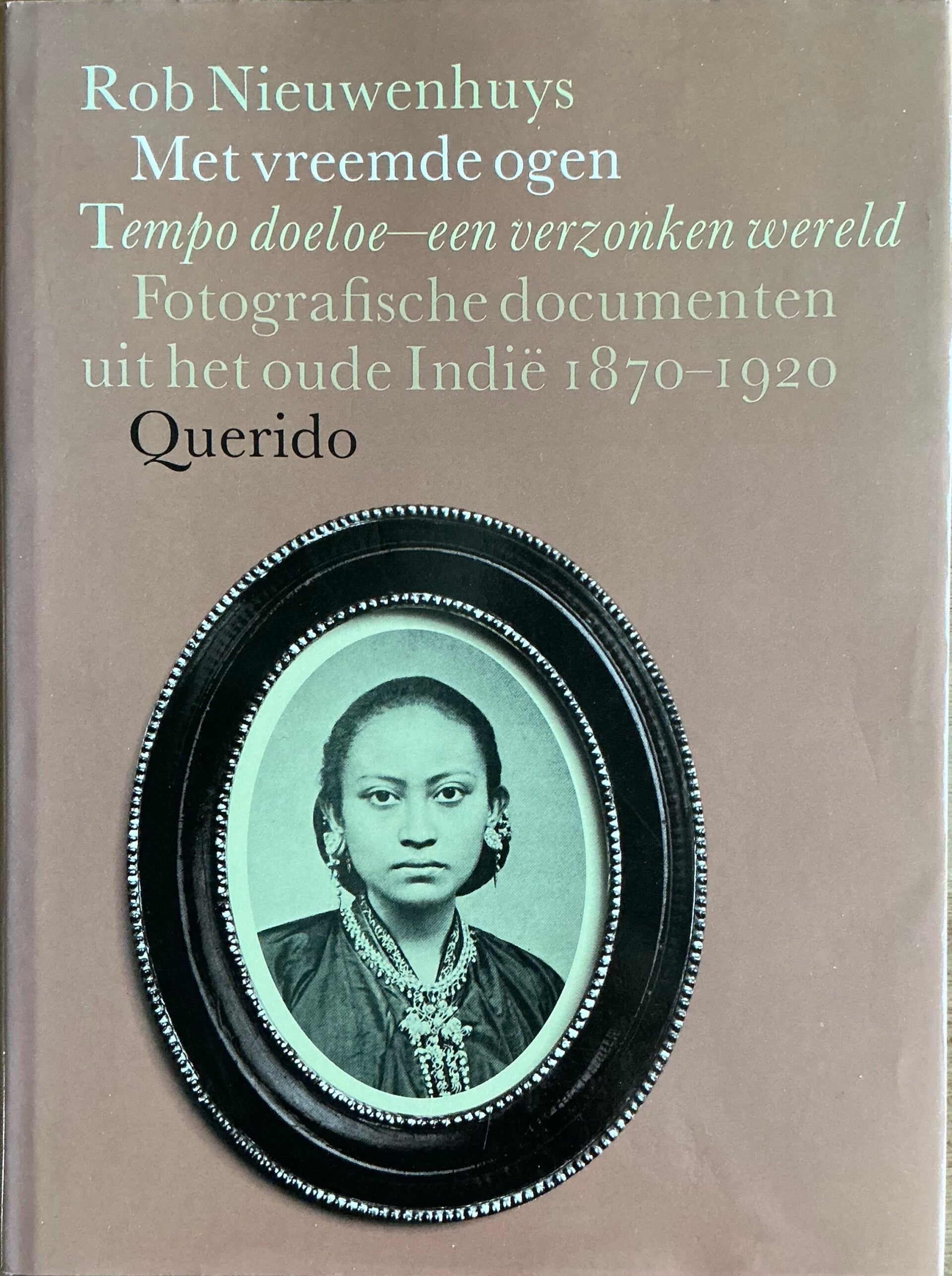 Met vreemde ogen - Tempo Doeloe - een verzonken wereld - fotografische documenten uit het oude Indië 1870-1920 - Rob Nieuwenhuys