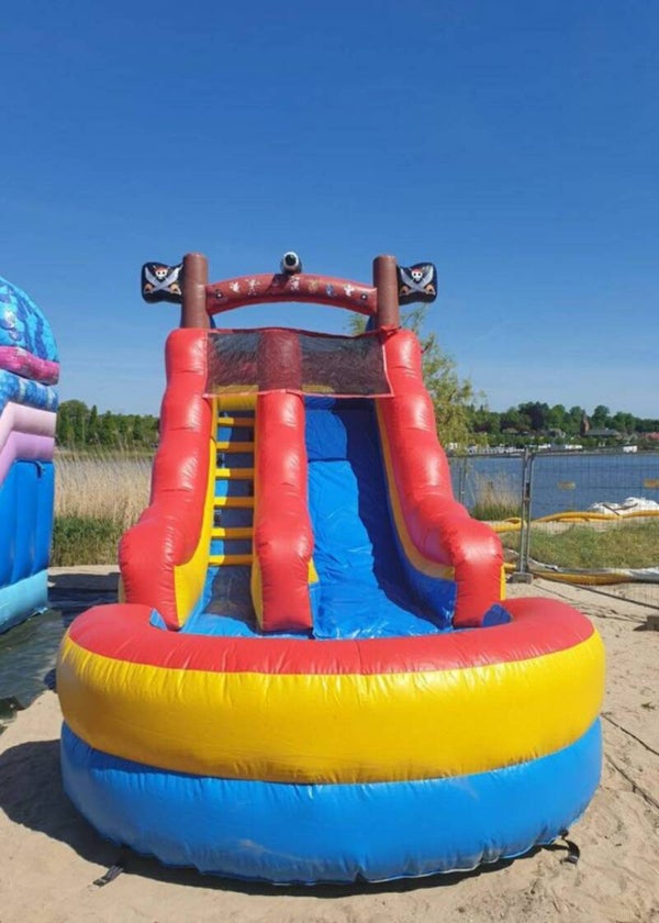 Wasserrutsche "Piraten-Abenteuer" mit Pool