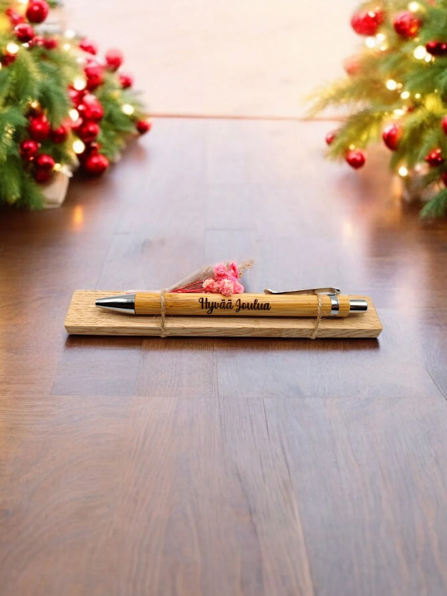 Bambu-kuulakärkikynä kaiverruksella – Personoitu lahja
