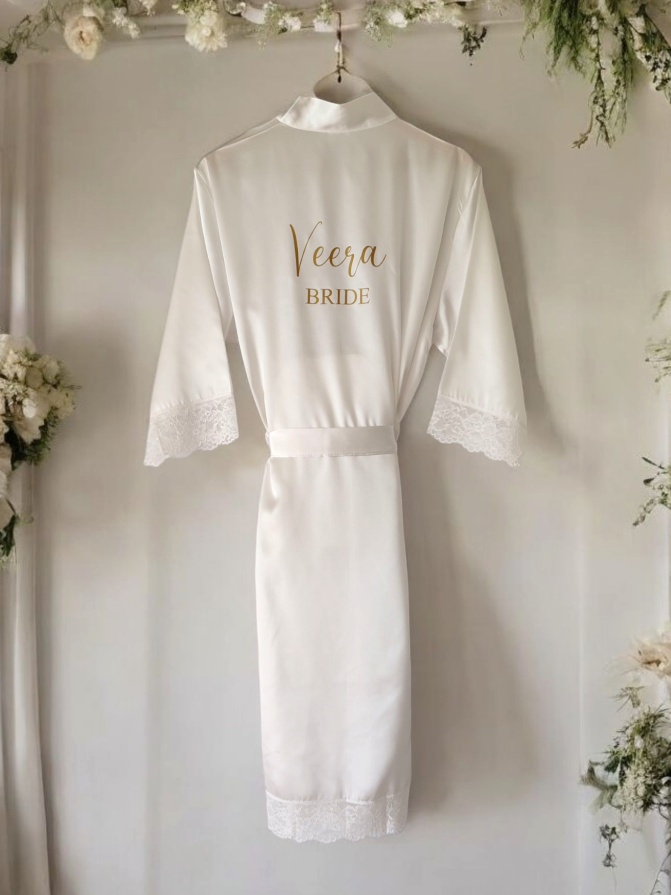 Satiiniaamutakki painatuksella – morsiamelle tai kaasoille