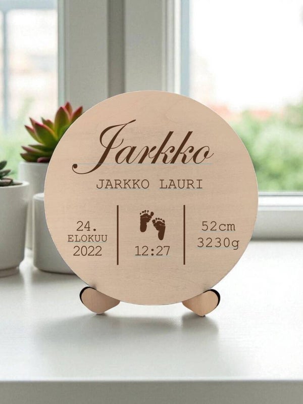 Personoitu puinen syntymätaulu – Malli 2 (17 cm)