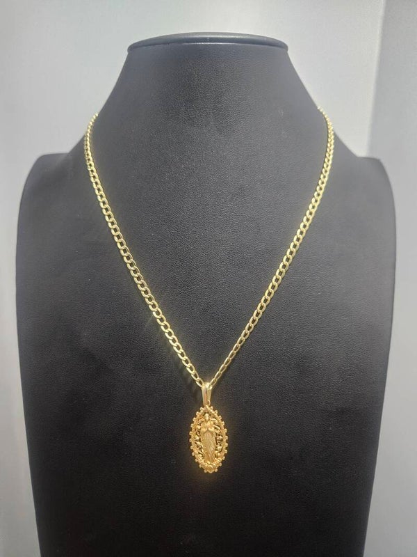 Cubana con medalla de la virgen 18 inch