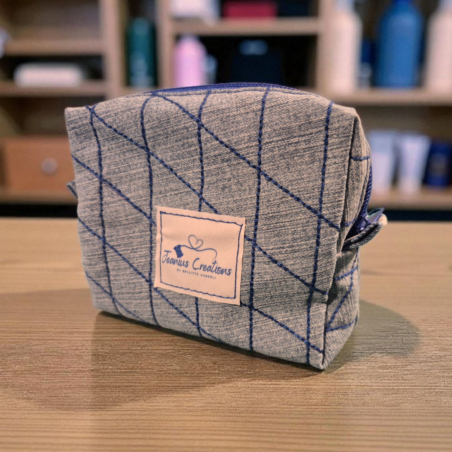 Boxy Bag midi hellblau mit Muster