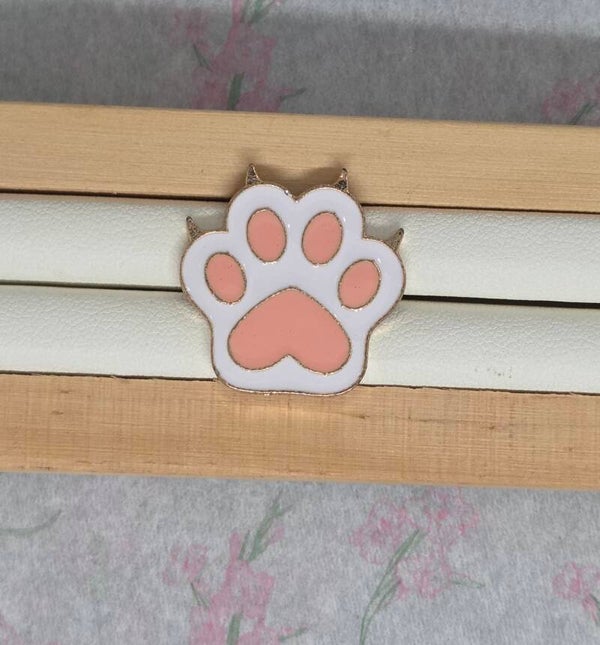Pin's patte douce