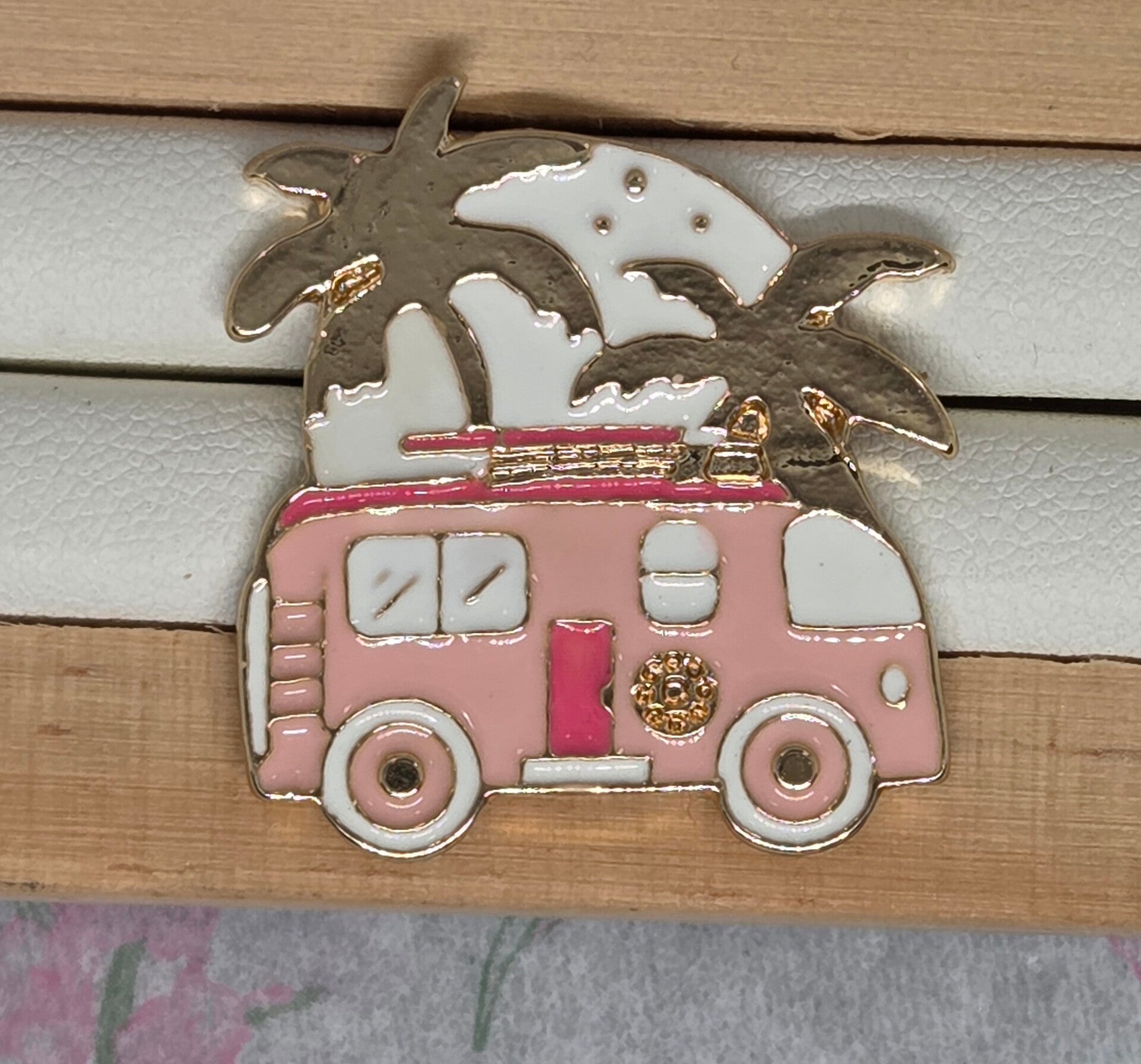 Pin’s Van Tropical