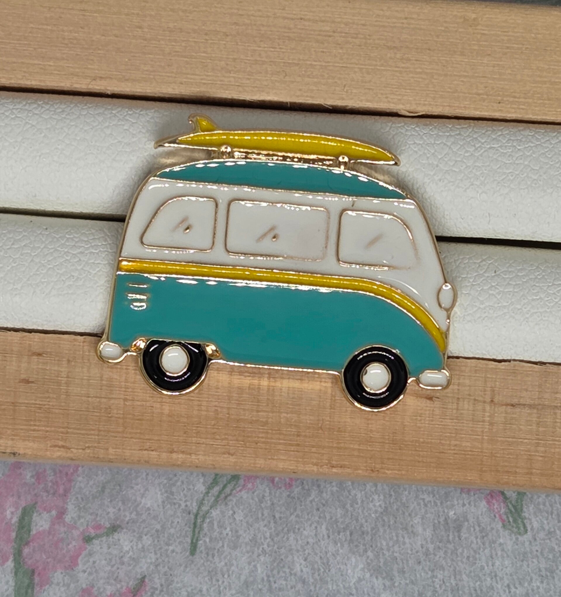 Pin’s Van Surf Vintage