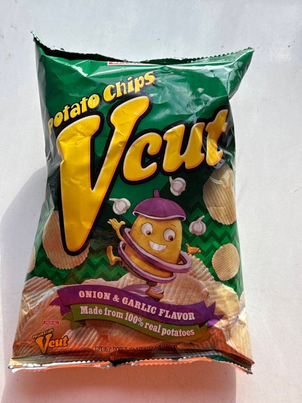 J&J V-CUT SOUR CREAM 65G