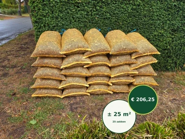 25 zakken boomschors geleverd voor een tuin