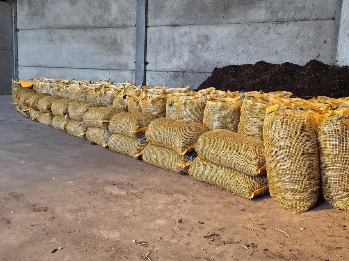 Boomschors in zakken grote volumes levering schors opslag