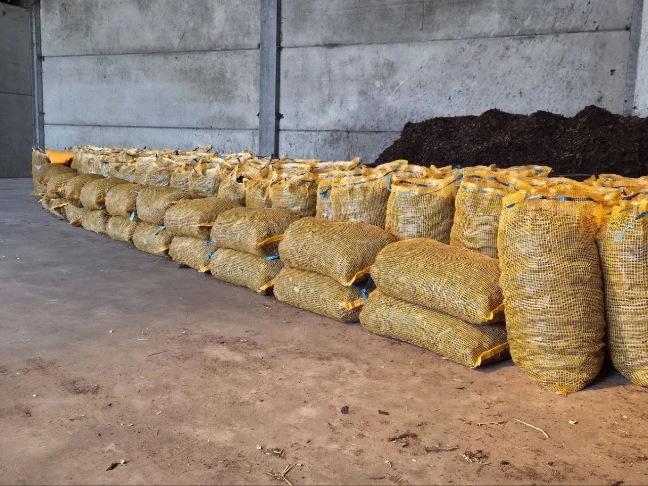 Boomschors in zakken grote volumes levering schors opslag