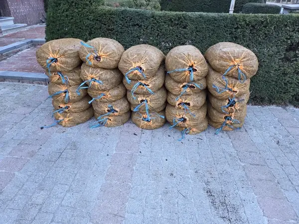 Boomschors in zakken levering grote volumes aan huis