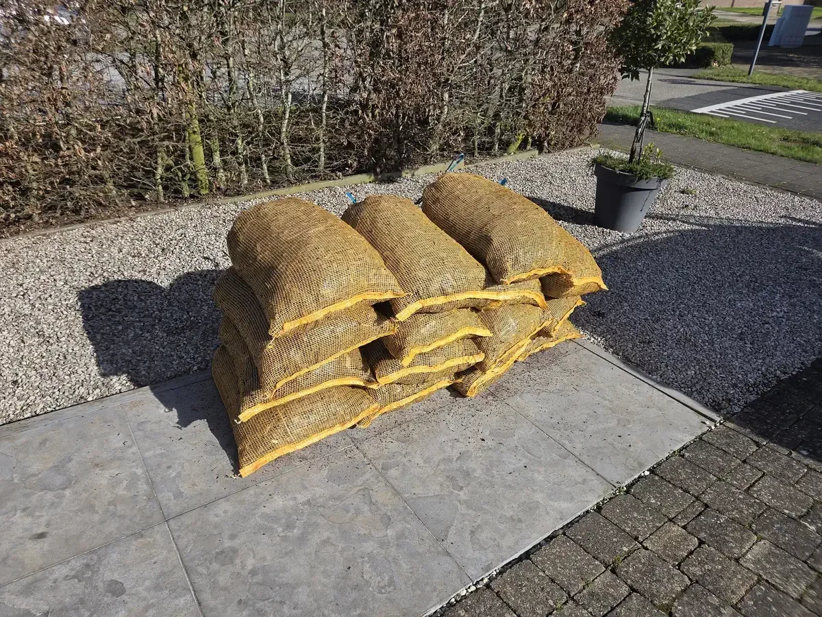 Zakken Franse boomschors geleverd aan huis