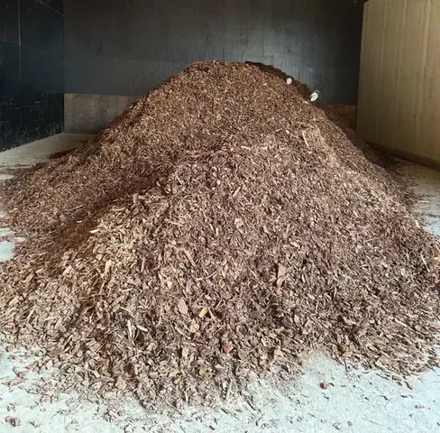 Kwalitatieve boomschors op voorraad in magazijn Boomschors60