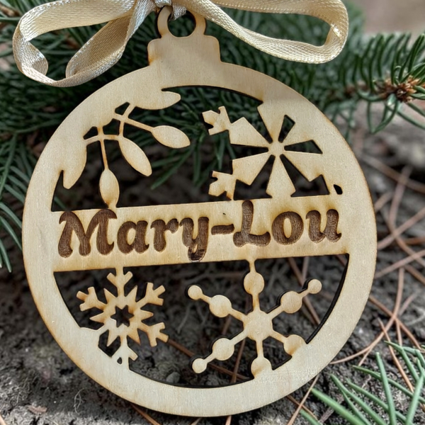 Gepersonaliseerde houten kerstbal met naam