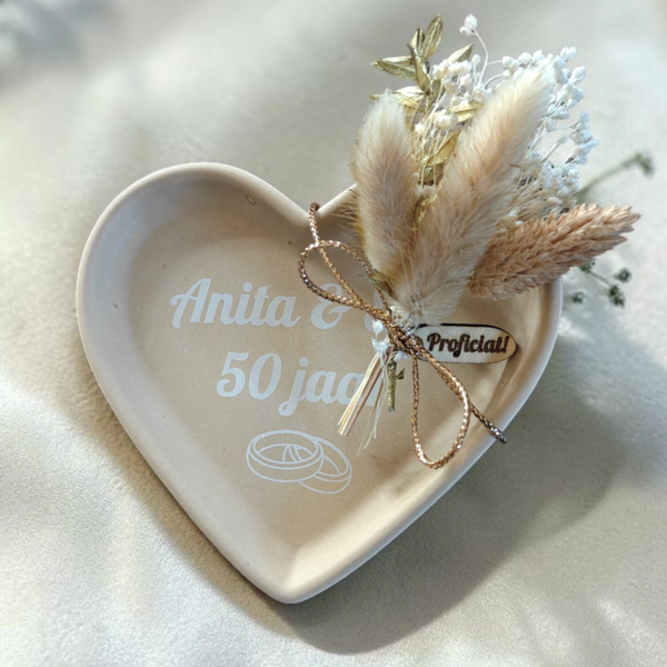 Gepersonaliseerd hartenschaaltje met droogbloemen