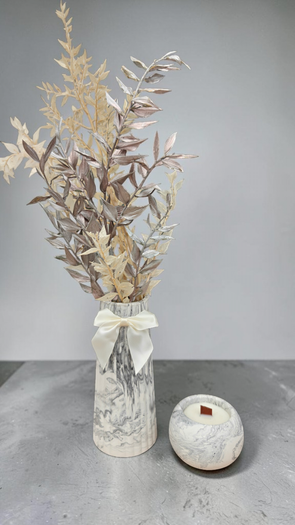 Set vaas met droogbloemen en kaars marmerlook grijs