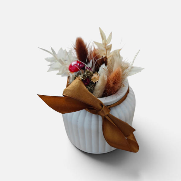 Potje gevuld met herfstdecoratie
