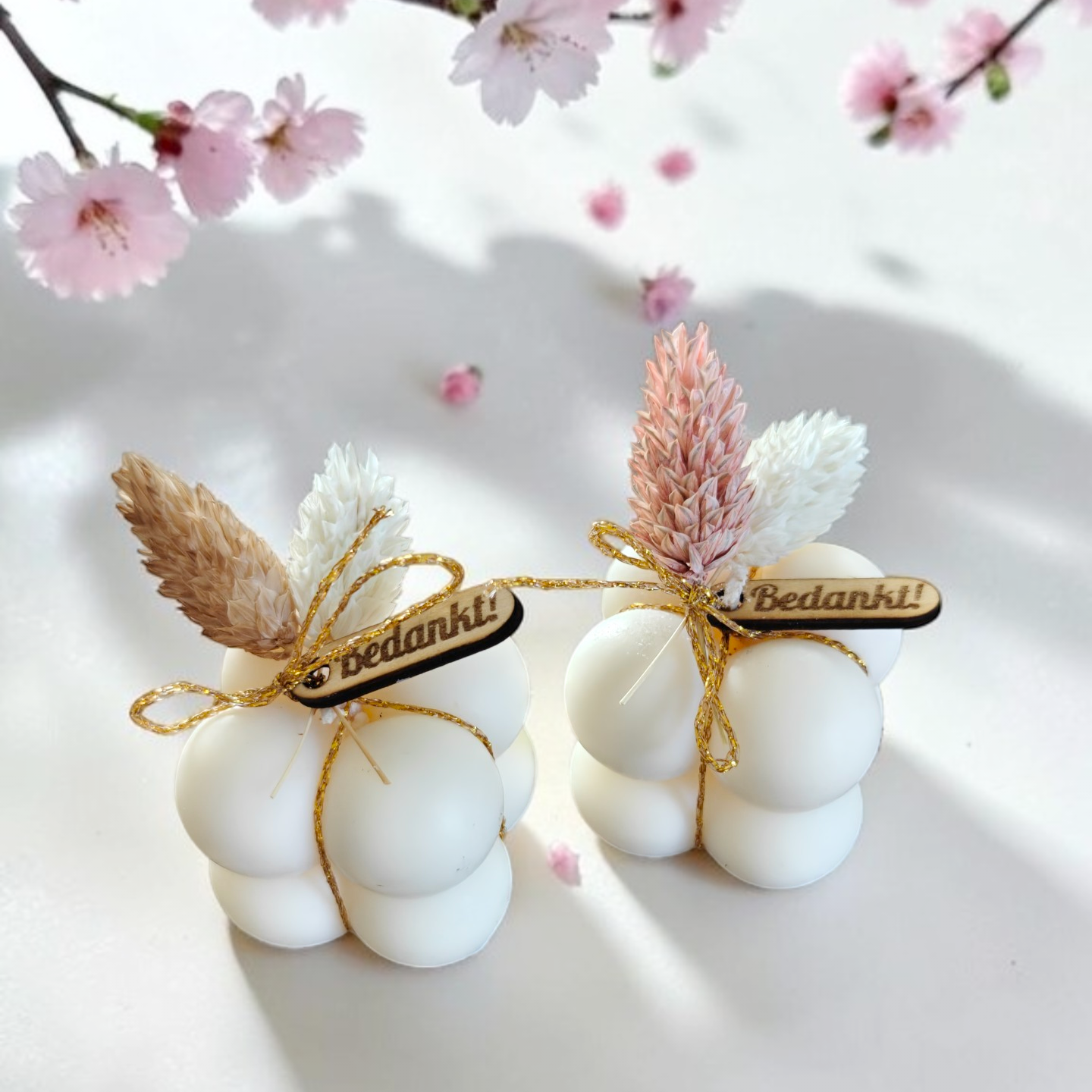Bubbelkaarsje met droogbloemen en gepersonaliseerd label