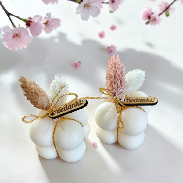 Bubbelkaarsje met droogbloemen en gepersonaliseerd label