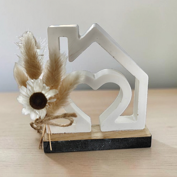 Huisje met droogbloemen - beige