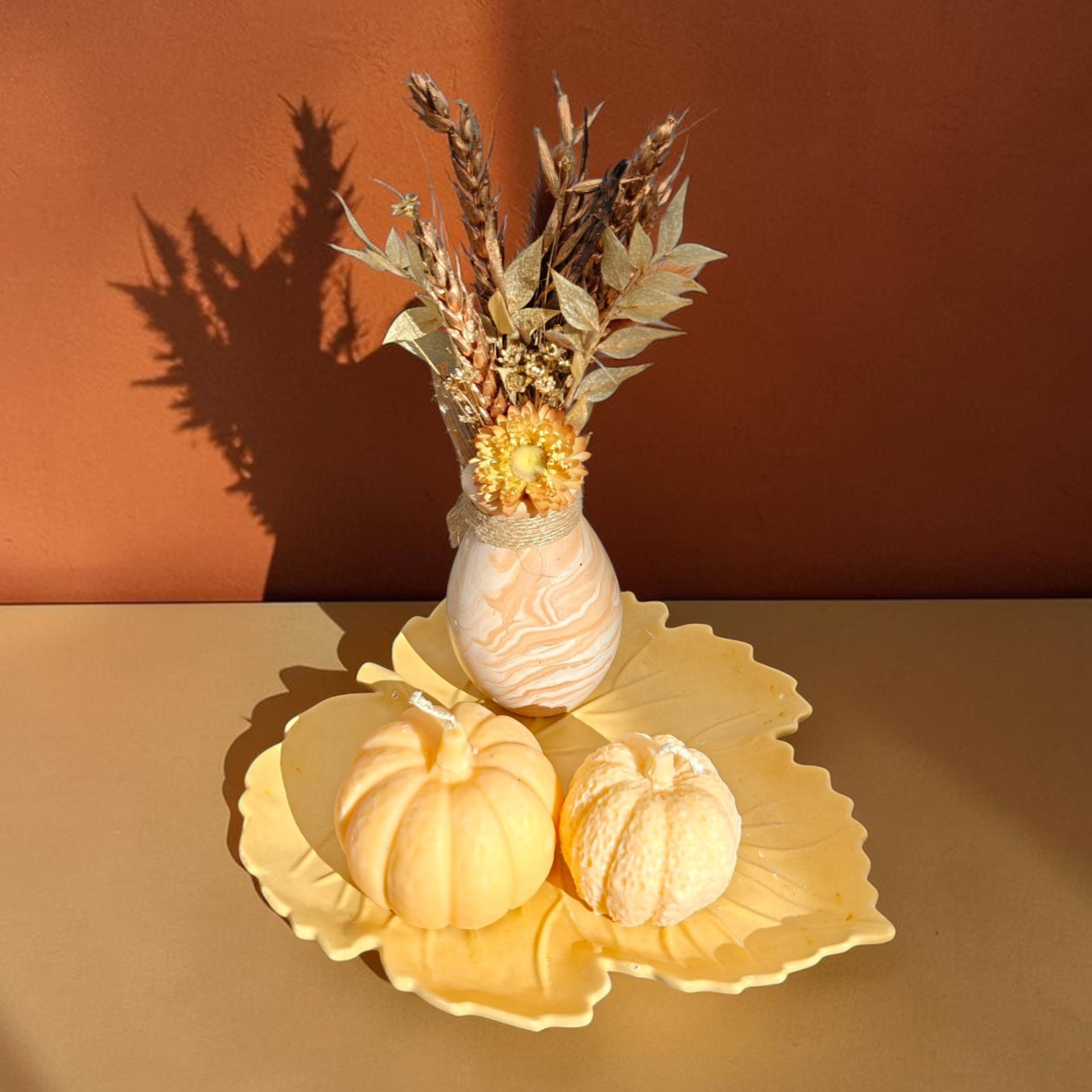 Herfstschaal in bladvorm - okergeel