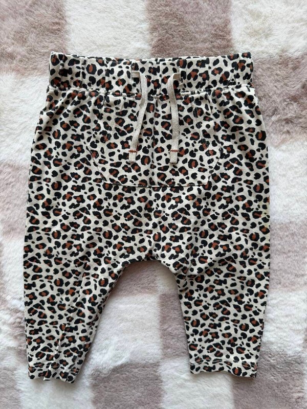Hema broek maat 68
