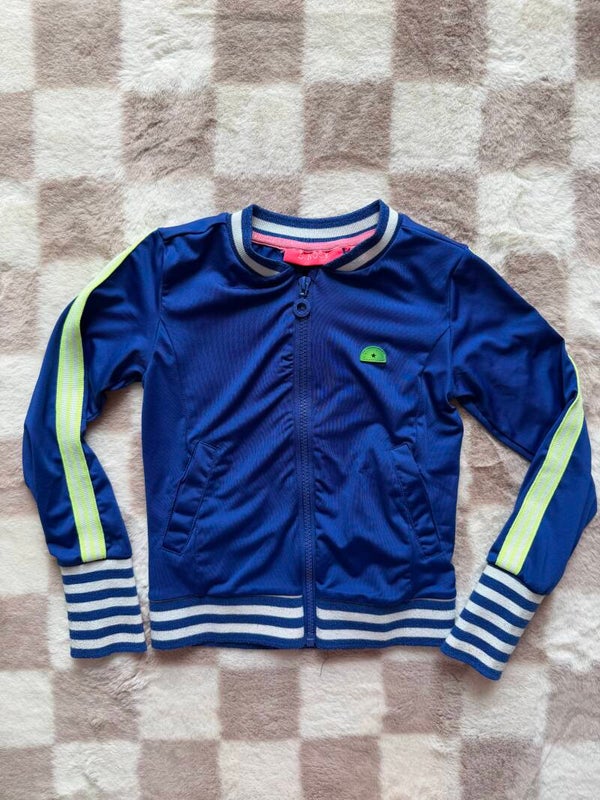 B.Nosy vest maat 122/128