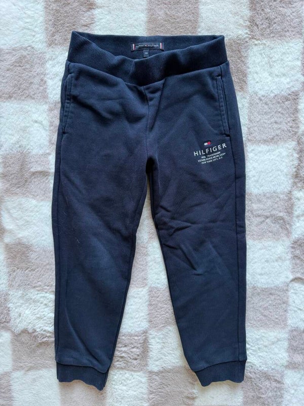 Tommy Hilfiger broek maat 104