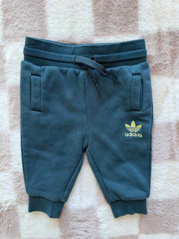 Adidas broek maat 68