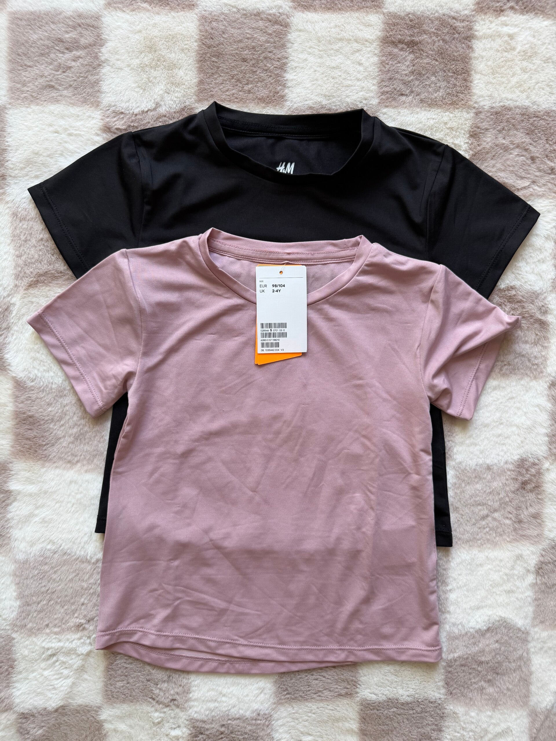2 H&M sport shirtjes maat 98/104