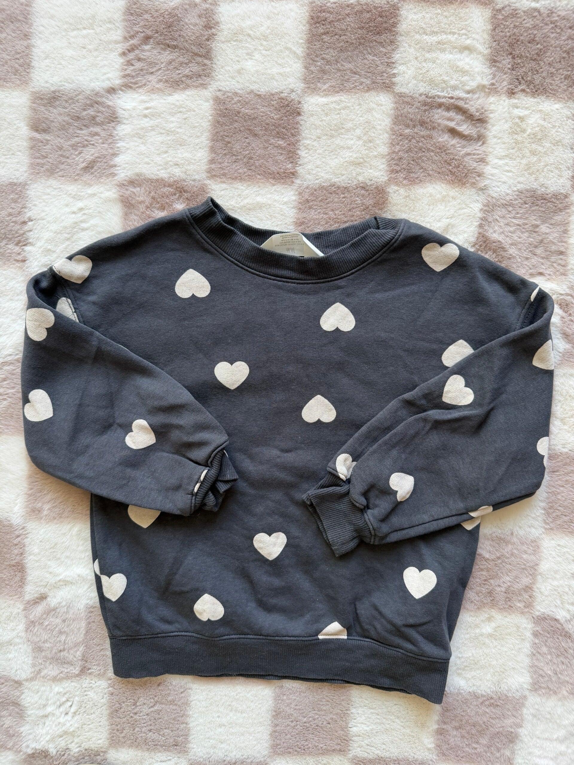 H&M sweater maat 110/116 - Hartjes